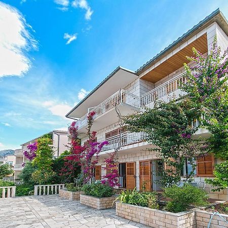 Apartments And Rooms By The Sea Brela, Makarska - 2752 外观 照片