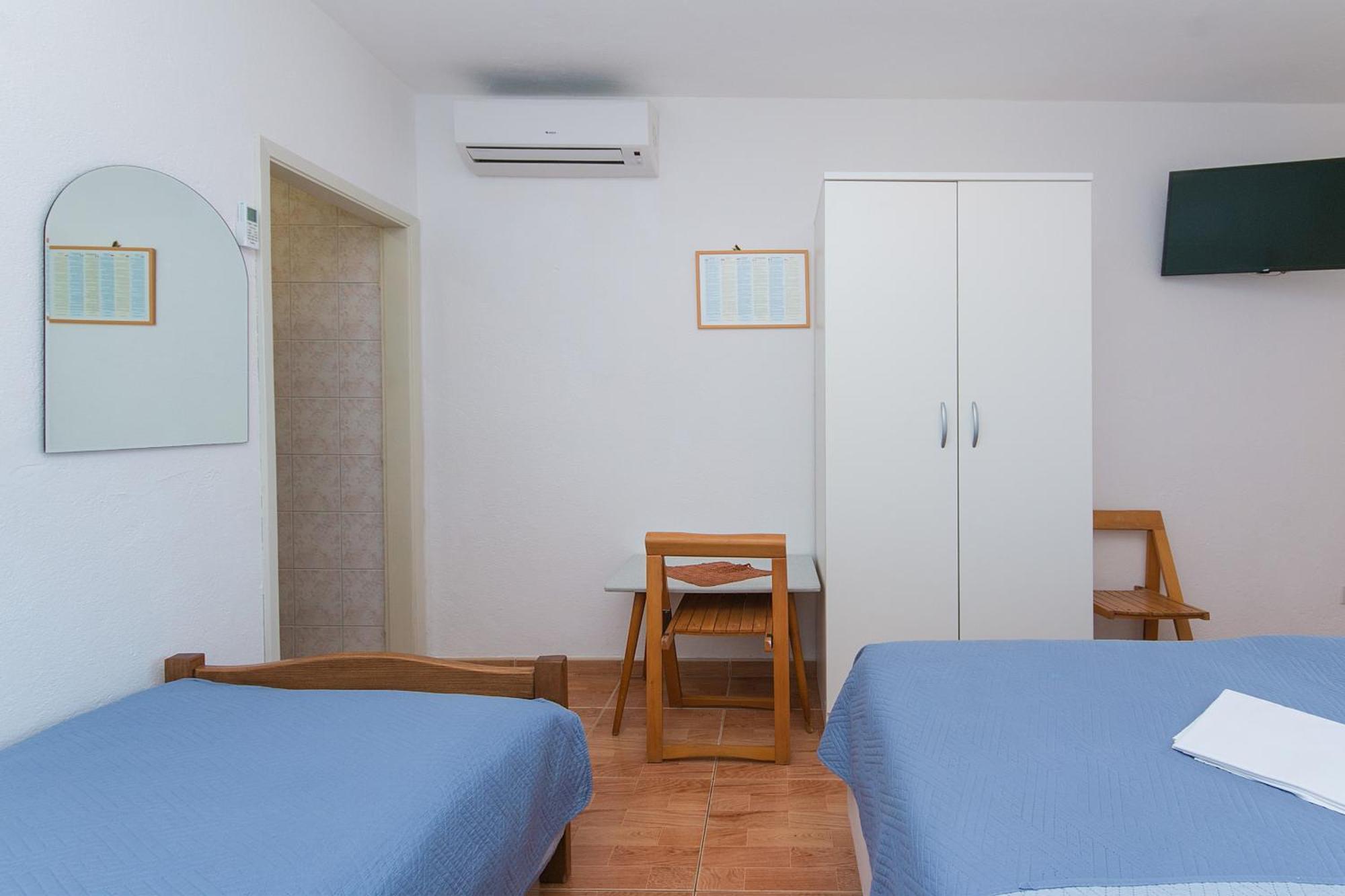 Apartments And Rooms By The Sea Brela, Makarska - 2752 客房 照片