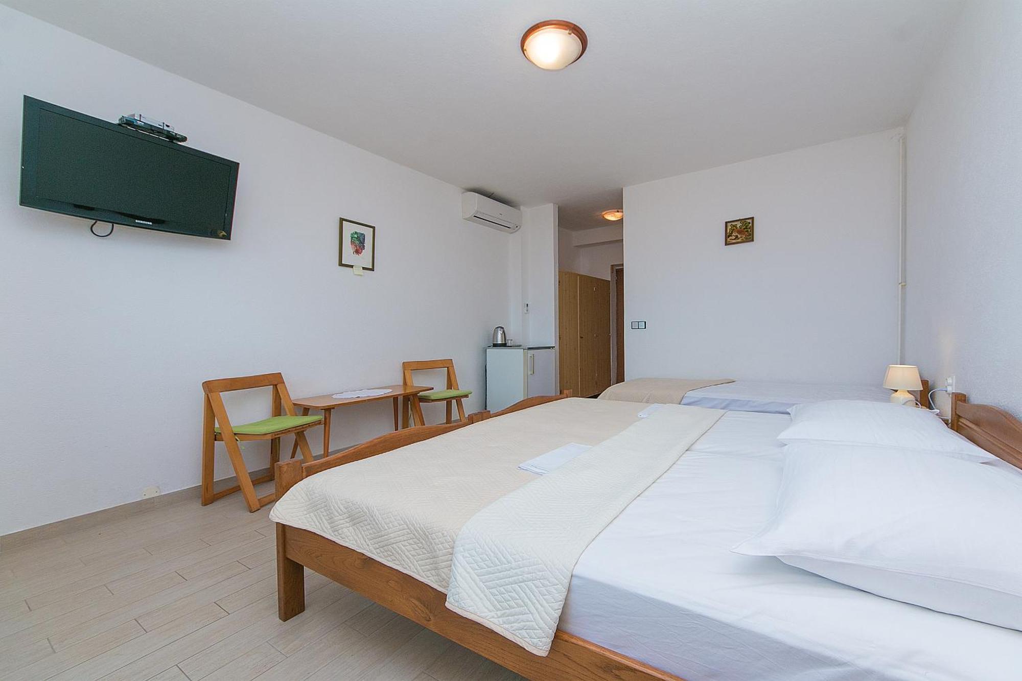 Apartments And Rooms By The Sea Brela, Makarska - 2752 客房 照片