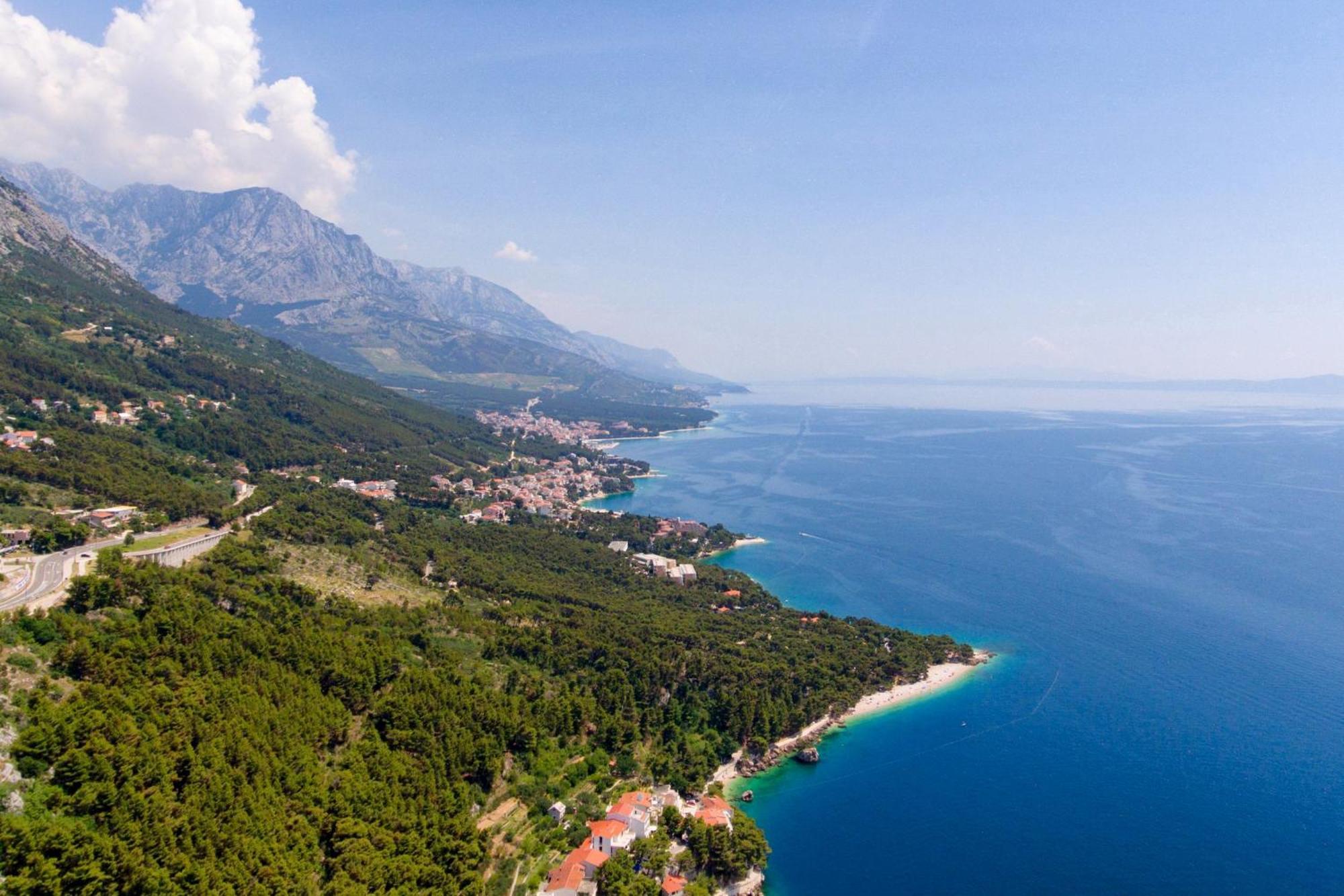 Apartments And Rooms By The Sea Brela, Makarska - 2752 外观 照片