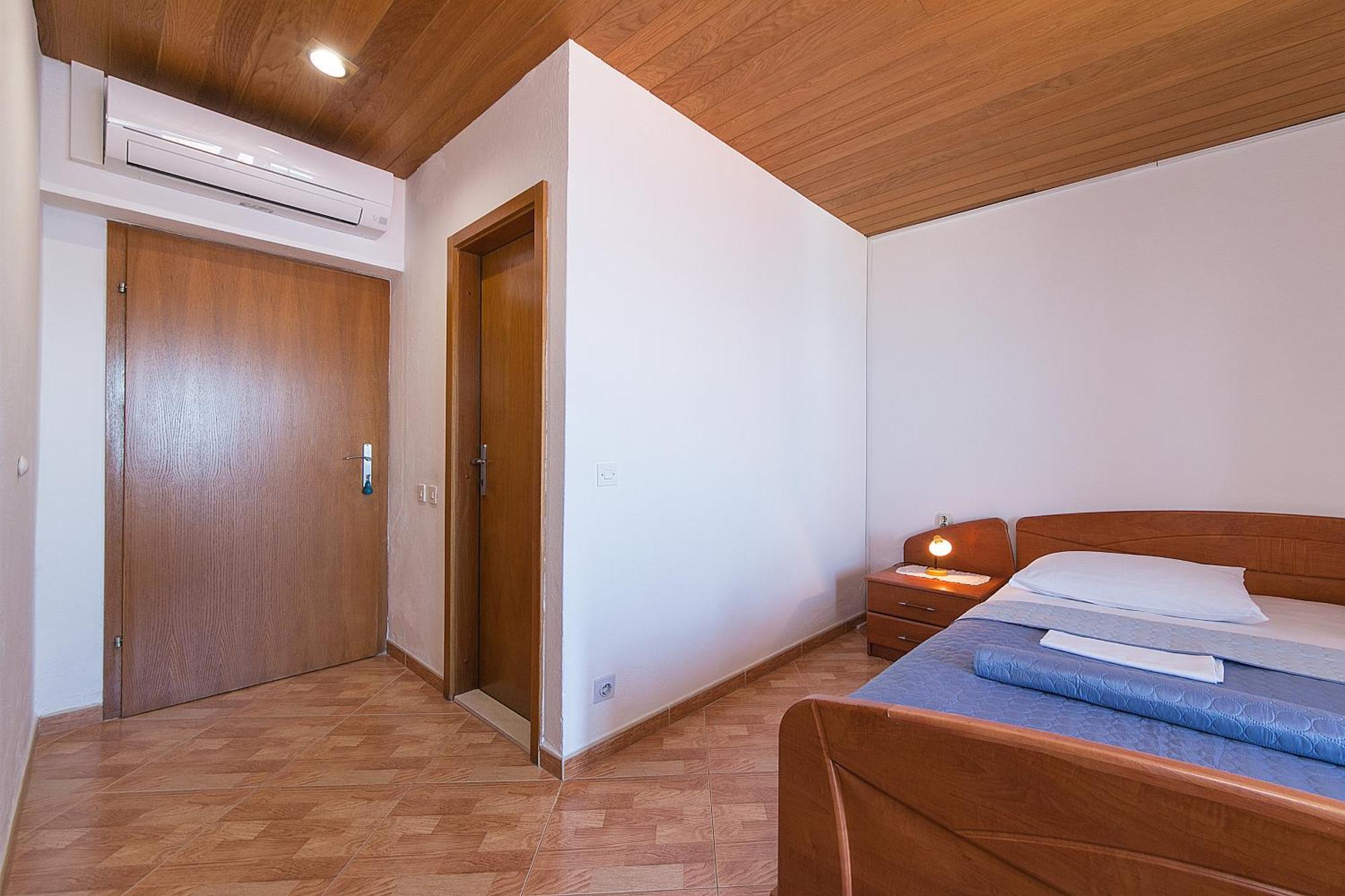 Apartments And Rooms By The Sea Brela, Makarska - 2752 客房 照片