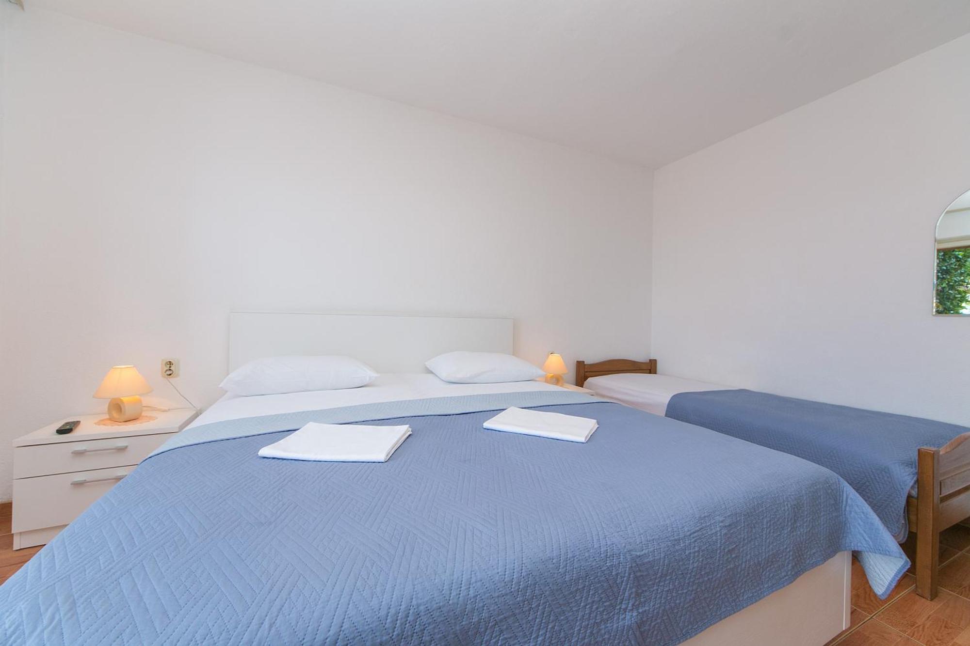Apartments And Rooms By The Sea Brela, Makarska - 2752 外观 照片