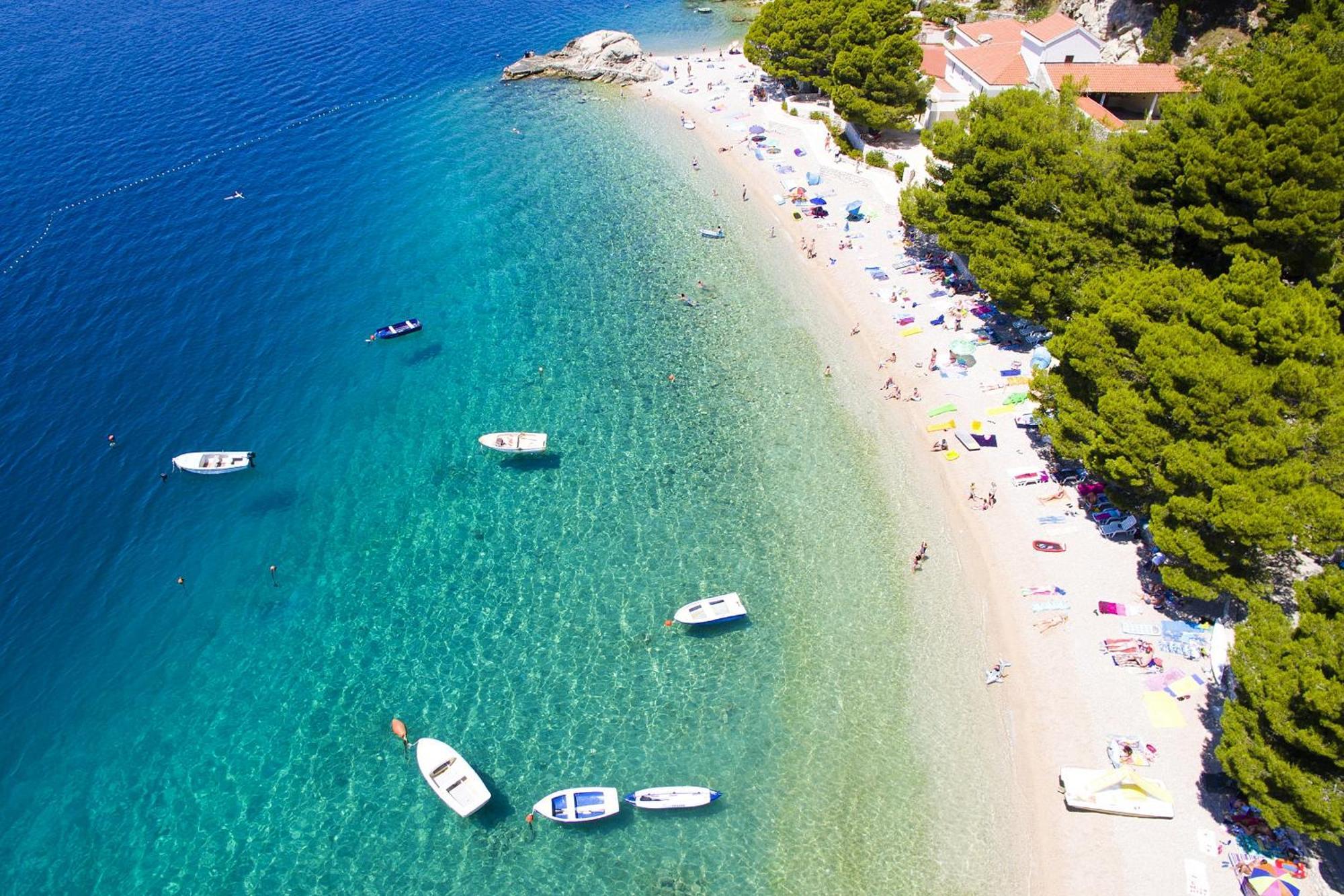 Apartments And Rooms By The Sea Brela, Makarska - 2752 外观 照片