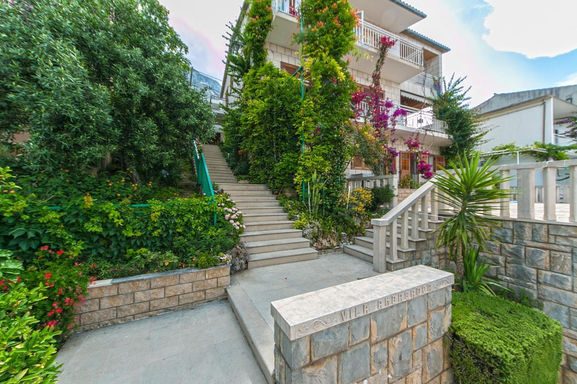 Apartments And Rooms By The Sea Brela, Makarska - 2752 外观 照片