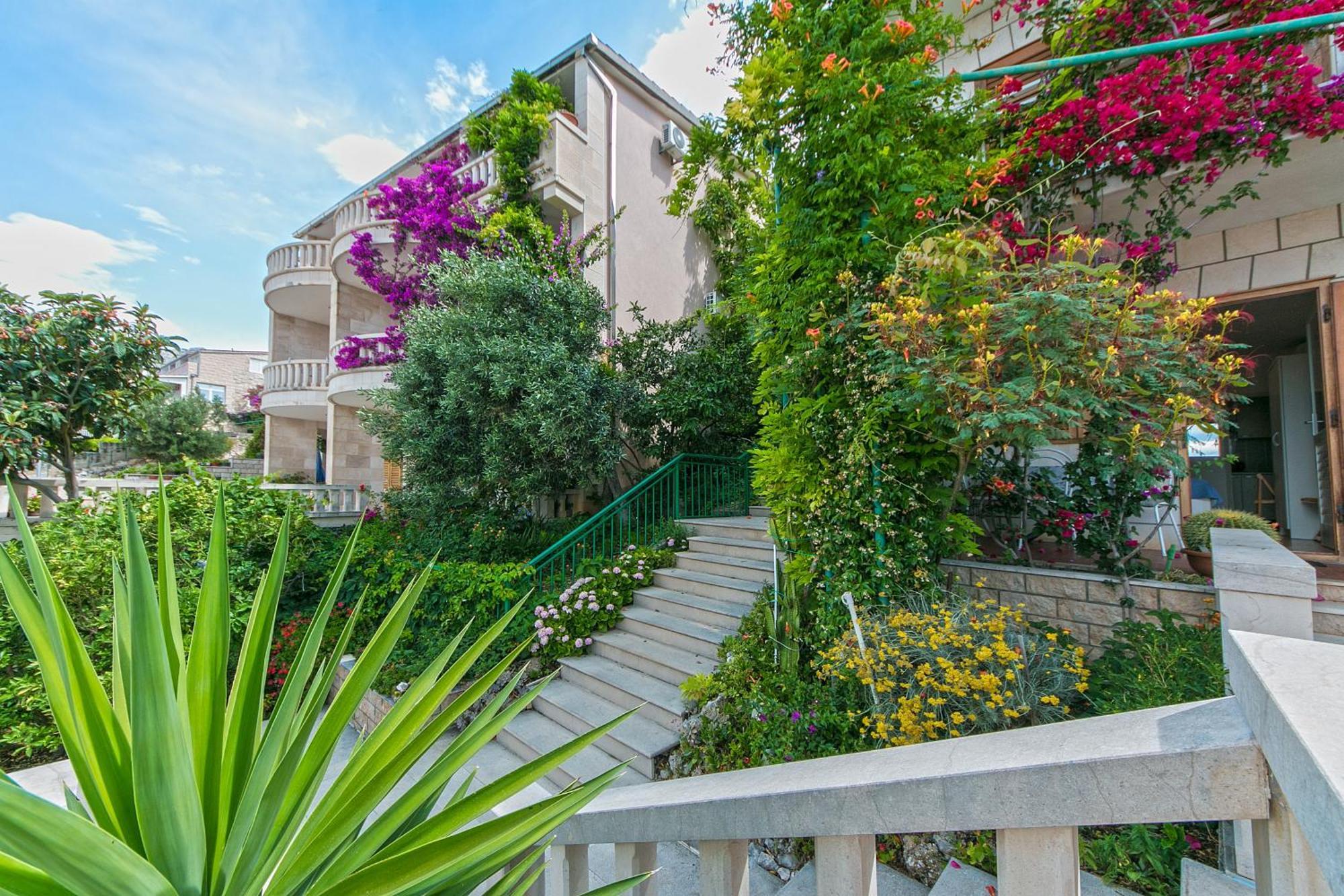 Apartments And Rooms By The Sea Brela, Makarska - 2752 外观 照片