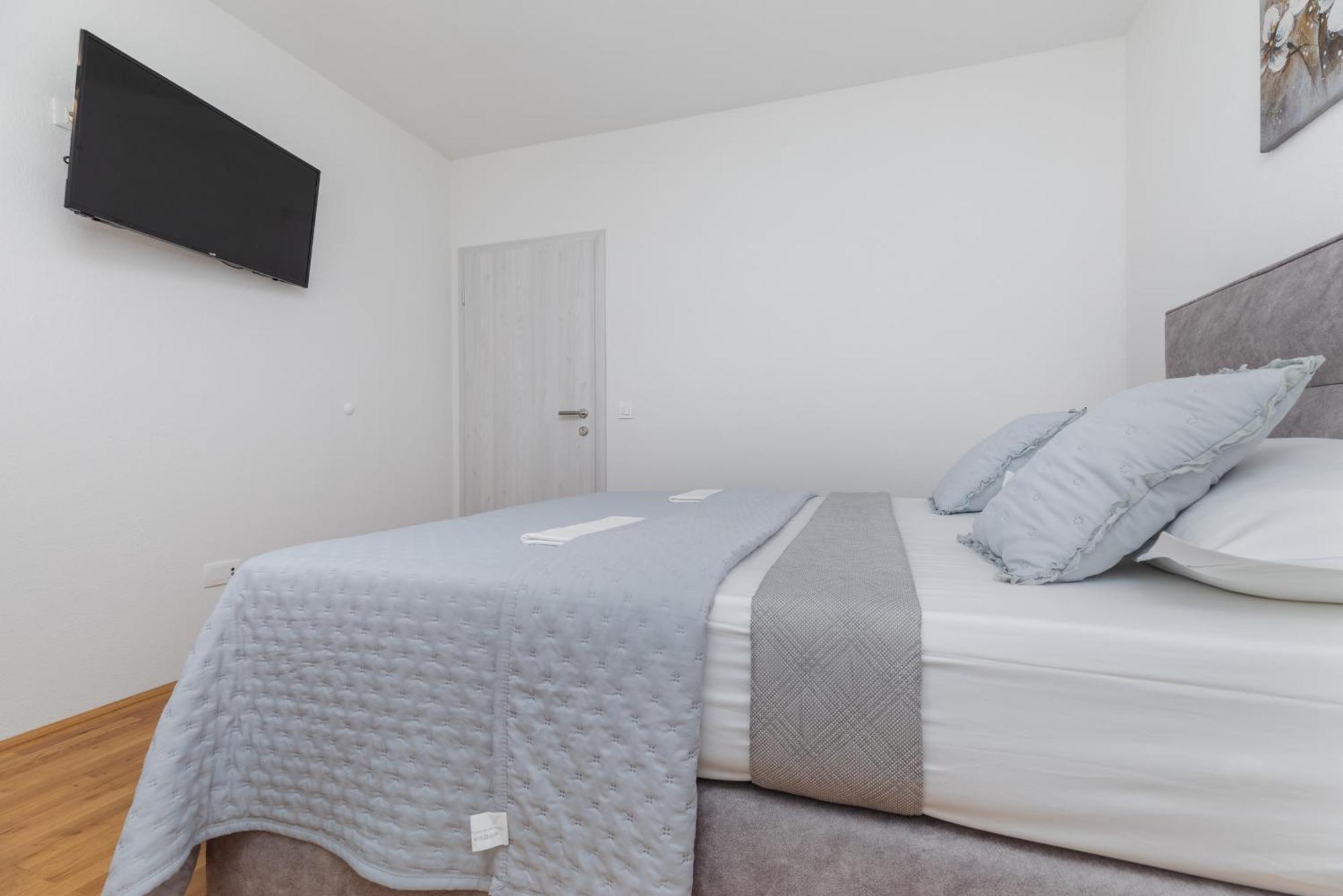 Apartments And Rooms By The Sea Brela, Makarska - 2752 客房 照片